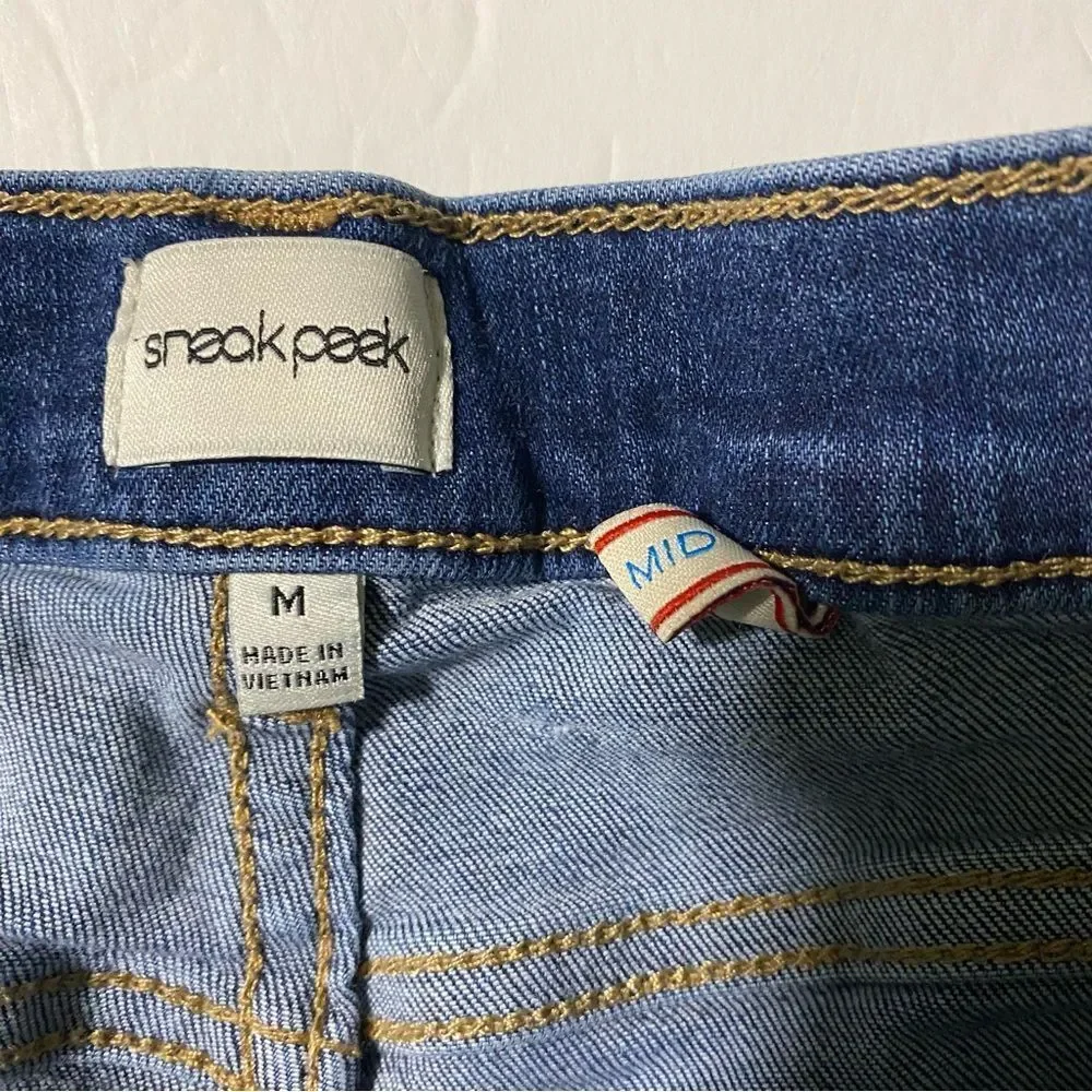 Sneak peek cuffed denim shorts mid rise medium wash stretchy size M